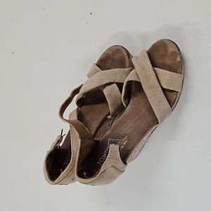 Toms platform shoe, size 8